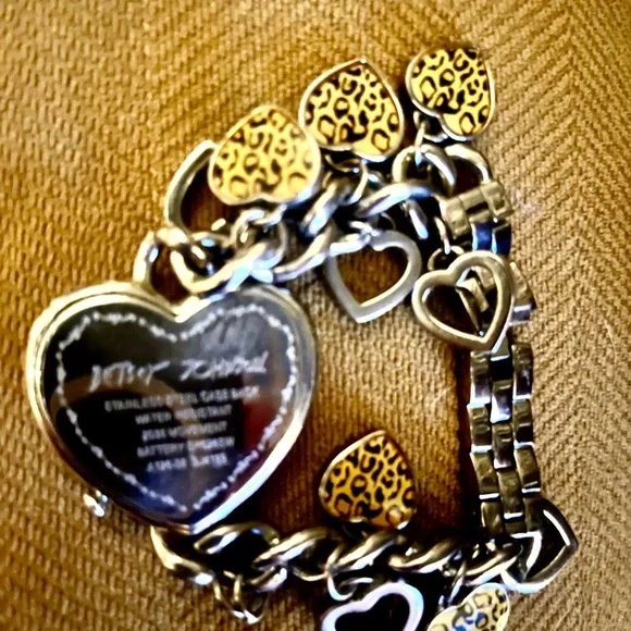 Betsey Johnson Silver Heart Charm Bracelet - Picture 3 of 10
